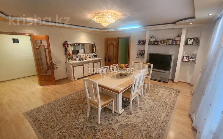 5-комнатная квартира · 123.5 м² · 3/9 этаж, мкр 8, Алия Молдагулова 36 за 45 млн 〒 в Актобе — фото 2