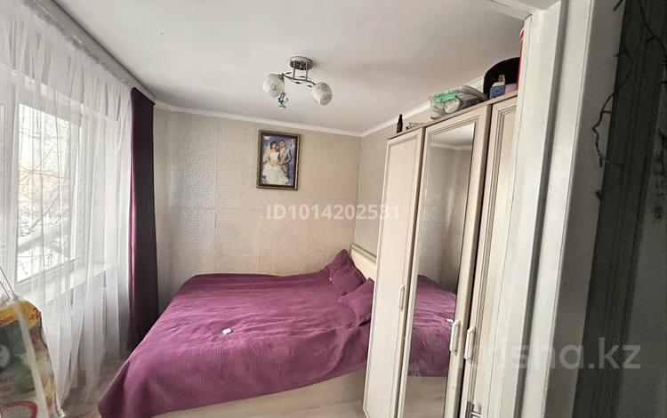3-бөлмелі пәтер · 48 м² · 3/5 қабат, 13-шағынаудан 8, бағасы: 11 млн ₸ в Караганде, Алихана Бокейханова р-н — фото 2