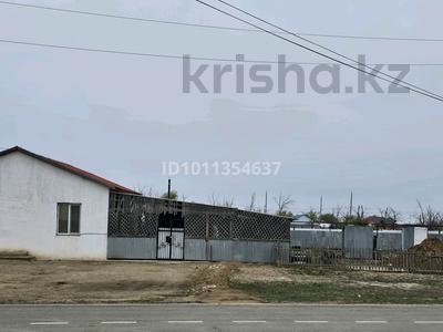 Отдельный дом · 3 комнаты · 80 м² · 8 сот., Зәмзәм Есжанова 39а за 7.5 млн ₸ в Атырау