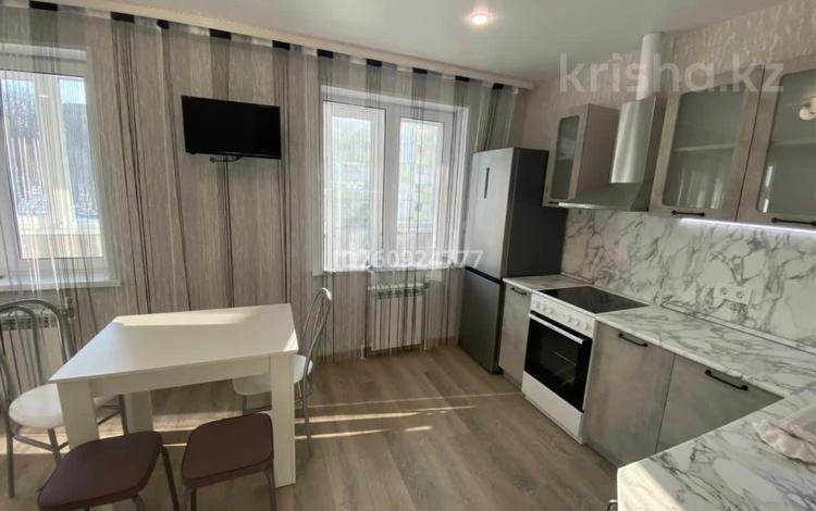 1-комнатная квартира · 38 м² · 3/9 этаж, Ауэзова 81а за 12 000 ₸ в Аксу — фото 2