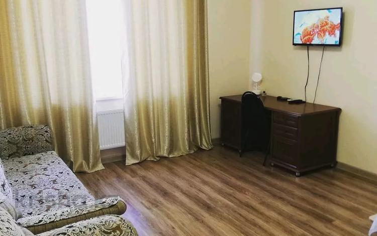 1-комнатная квартира, 37 м², 3/10 этаж посуточно, Камзина 41/1 за 9 000 〒 в Павлодаре — фото 3