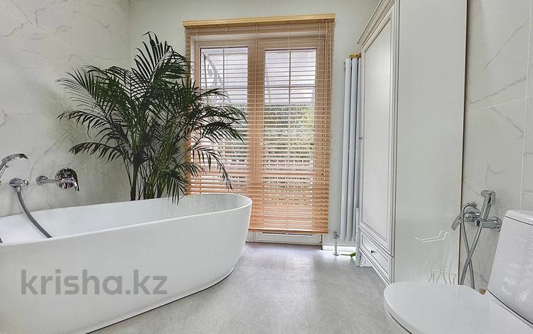 Отдельный дом · 4 комнаты · 230 м², мкр Тау Самал, Олимпийская 18 — Рядом ЖК Silverwood Apartments за 2.2 млн 〒 в Алматы, Медеуский р-н — фото 3