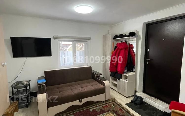 Дом · 2 комнаты · 50 м², Краснознаменная за 30 000 〒 в Усть-Каменогорске — фото 2