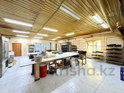 Свободное назначение, офисы, магазины и бутики, склады, общепит, салоны красоты, бани, гостиницы и зоны отдыха, медцентры и аптеки, образование, развлечения · 340 м² за 148 млн 〒 в Астане, Сарыарка р-н