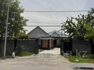 Жеке үй · 4 бөлме · 130 м² · 6 сот., мкр Саялы, Саялы ш/а. Ақсай көшесі 25, бағасы: 80 млн ₸ в Алматы, Алатауский р-н