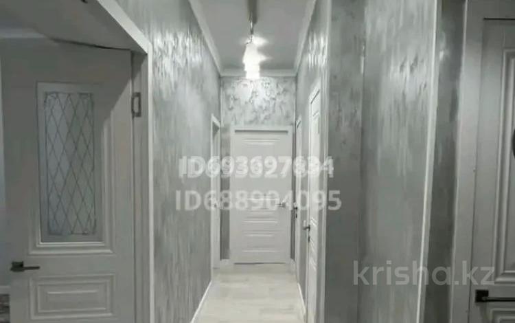 3-комнатная квартира, 60 м², 2/2 этаж, Азаттық 139 за 20 млн 〒 в Атырау — фото 2