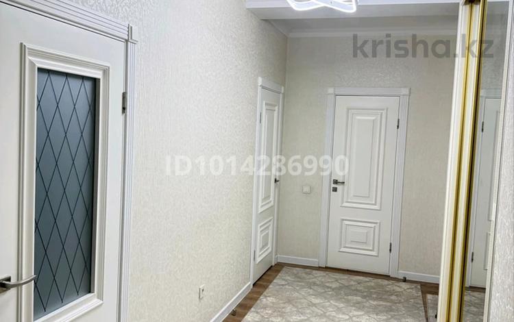 3-комнатная квартира · 100 м² · 7/10 этаж, мкр Аксай-4 119 за 400 000 ₸ в Алматы, Ауэзовский р-н — фото 2