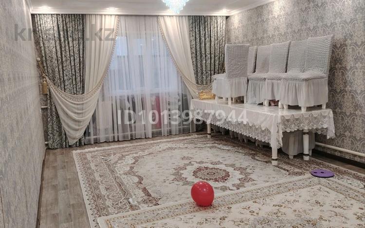 Жеке үй · 3 бөлме · 100 м² · 100 жүзд., Аксай 11 — Бвйтерек, бағасы: 12 млн ₸ в Асе — фото 2