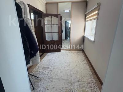 Отдельный дом · 5 комнат · 250 м² · , мкр Жеруйык, Аубекеров 14 за 63 млн ₸ в Атырау