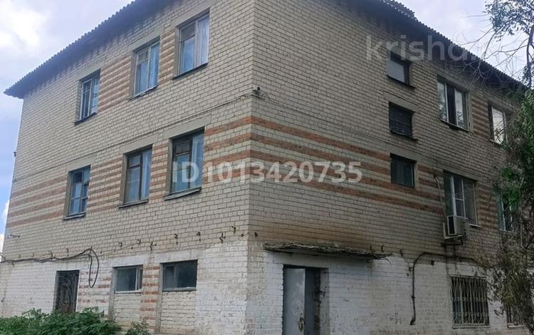 1-бөлмелі пәтер · 12 м² · 1/3 қабат, Станционный 31 — 11мкр, бағасы: 2.5 млн ₸ в Актобе, мкр Москва — фото 2