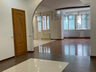 3-бөлмелі пәтер · 130 м² · 2/9 қабат, Достык 10, бағасы: 71 млн ₸ в Астане, Есильский р-н