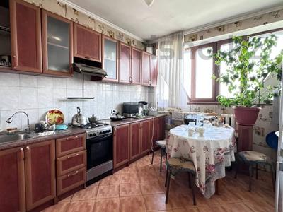 3-комнатная квартира · 72 м² · 9/9 этаж, мкр Аксай-3 27 за 38.5 млн ₸ в Алматы, Ауэзовский р-н