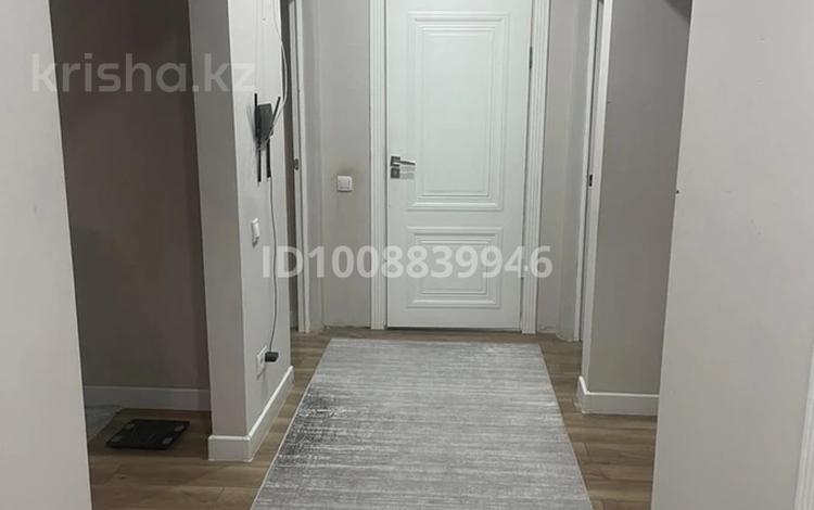 3-бөлмелі пәтер · 107 м² · 10/10 қабат, Толе би 285/8 — Хорошая светлая большая квартира, терплю, с удобной правильной планировкой, окна на Толе би и во внутренний двор, 2 санузла со встроенной мебелью, заезжай и живи, без Долгов, реальному покупателю торг, бағасы: 53 млн ₸ в Алматы, Ауэзовский р-н — фото 2