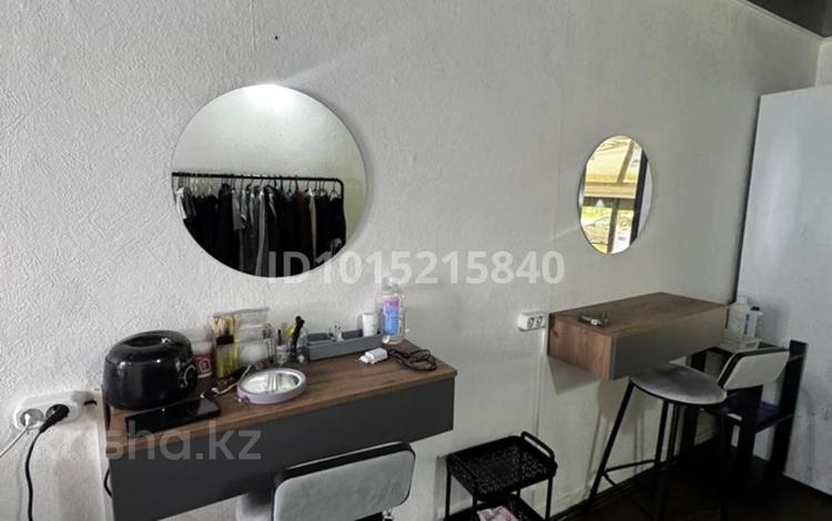 Салоны красоты, кабинеты и рабочие места · 20 м² за 30 000 ₸ в Караганде, Казыбек би р-н — фото 2