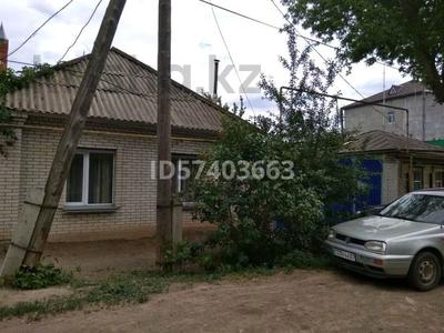 Отдельный дом · 4 комнаты · 90 м² · 5 сот., улица Аманжолова 90 — Фрунзе за 25 млн ₸ в Уральске