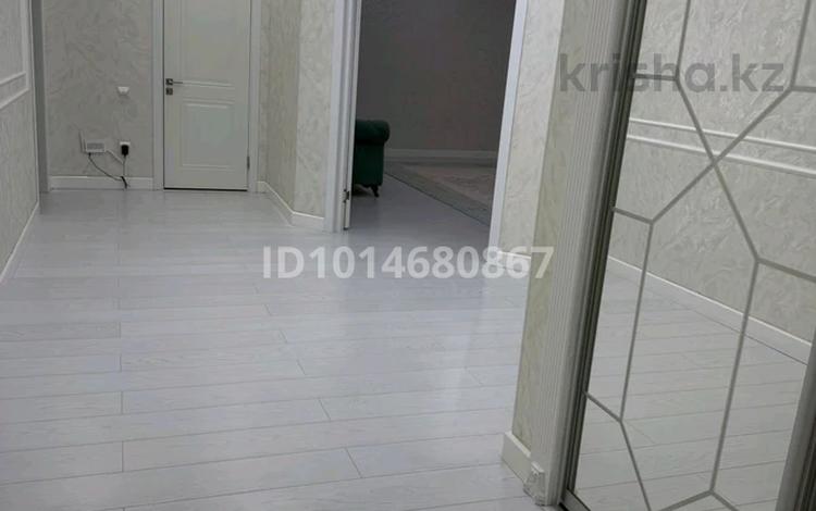 2-комнатная квартира · 100 м² · 1/5 этаж, мкр. Алтын орда, Мкр. Алтын орда Нустафа Шокая 48в за 270 000 ₸ в Актобе — фото 2