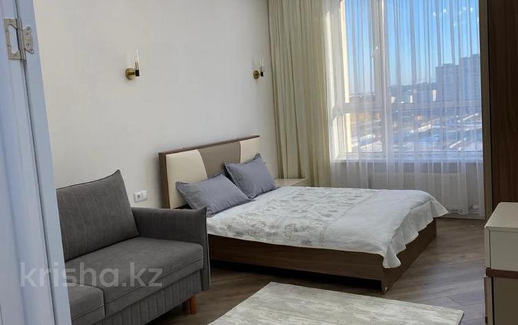 1-комнатная квартира · 50 м², Бокейхана 52 за 300 000 ₸ в Астане, Есильский р-н — фото 2