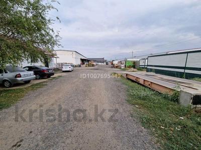Промбаза · 2 га, Суворова 18г — Ориентировочно рынок Водник за 1 млн 〒 в Боралдае (Бурундай), мкр Водник-2