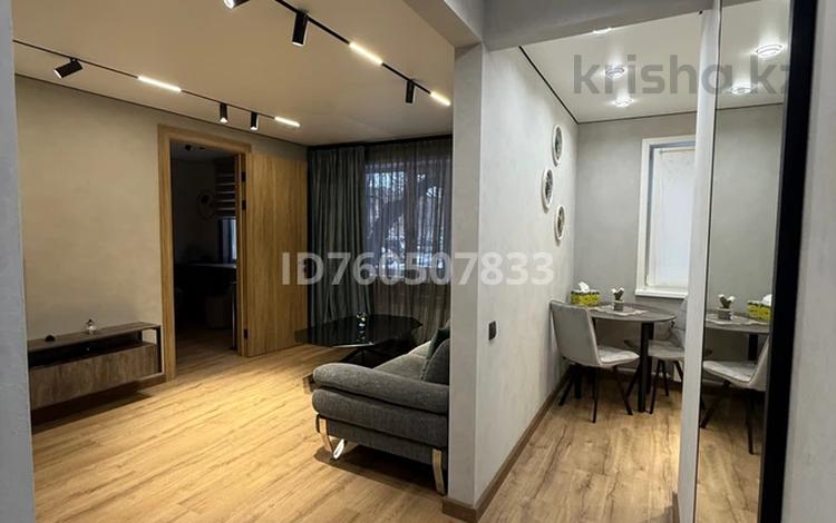 2-комнатная квартира · 40 м² · 1/5 этаж, мкр Новый Город, Ерубаева 49 за 280 000 ₸ в Караганде, Казыбек би р-н — фото 2