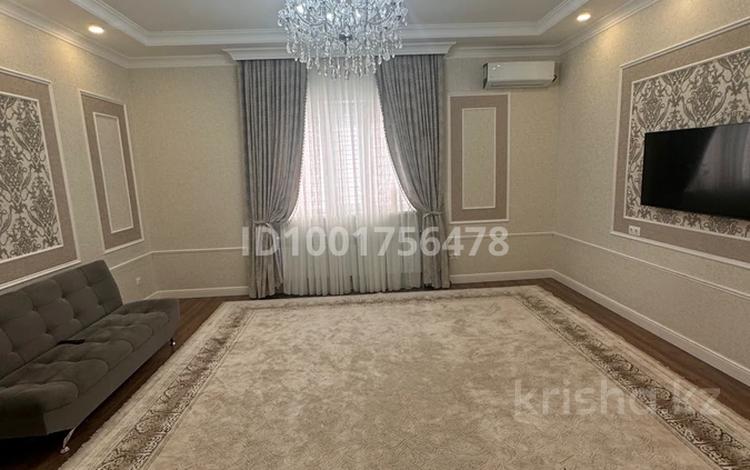 4-комнатная квартира · 132 м² · 1/5 этаж, 34-й мкр 14 за 50 млн 〒 в Актау — фото 2