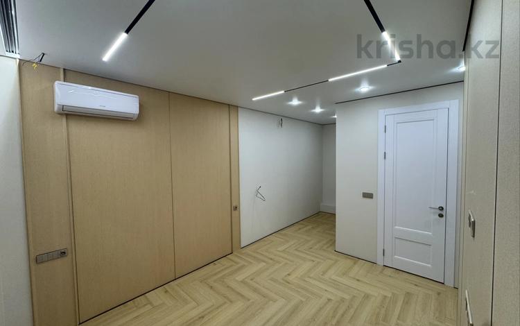 3-бөлмелі пәтер · 85 м² · 7 қабат, Утепова 35, бағасы: 83 млн ₸ в Алматы, Бостандыкский р-н — фото 12