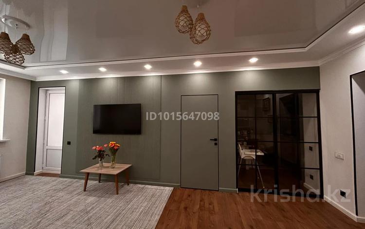 2-комнатная квартира · 75 м² · 7/19 этаж, мкр Тастак-2 167 за 400 000 ₸ в Алматы, Алмалинский р-н — фото 2