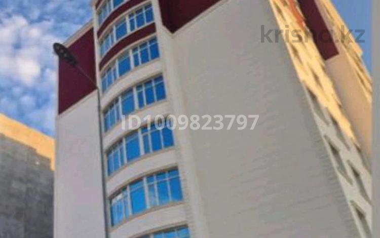 3-бөлмелі пәтер · 80 м² · 9/10 қабат, 20-й мкр 43 — Әбіш Кекілбаев библиотека, бағасы: 32 млн ₸ в Актау — фото 2