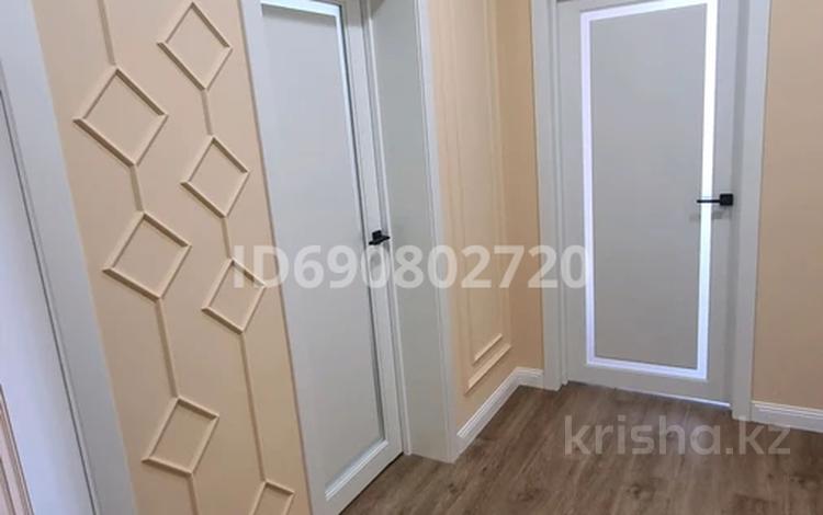 2-бөлмелі пәтер, 70 м², 4/7 қабат, мкр Акбулак, Шарипова 206/3, бағасы: 35 млн 〒 в Алматы, Алатауский р-н — фото 2