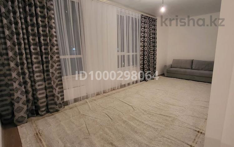 3-комнатная квартира · 80 м² · 10/12 этаж · помесячно, Жубан Молдагалиев 3 — Айтматова за 280 000 〒 в Астане, Нура р-н — фото 13