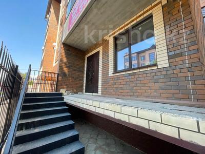 Свободное назначение, офисы, магазины и бутики, склады, салоны красоты, медцентры и аптеки, образование, развлечения · 130 м² за 62 млн ₸ в Уральске