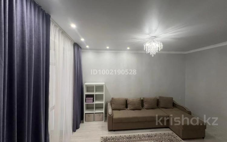 1-комнатная квартира · 39.2 м² · 10/10 этаж, мкр Юго-Восток, Дюсембекова 83/2 за 23.5 млн ₸ в Караганде, Казыбек би р-н — фото 2