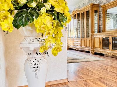 Дом · 7 комнат · 400 м², Коттедж Ломоносова 40 — Центр за 120 000 〒 в Талдыкоргане