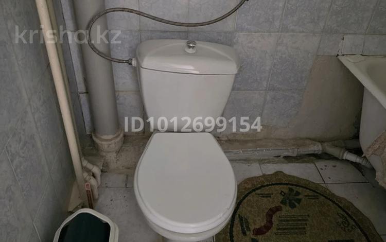 1-комнатная квартира · 38 м² · 3/5 этаж, мкр Акбулак 24 — Где торговый центр за 80 000 ₸ в Таразе — фото 2