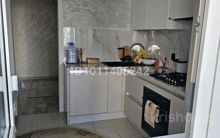 3-комнатная квартира · 66.8 м² · 1/5 этаж, мкр 4 9 за 27 млн ₸ в Уральске — фото 2