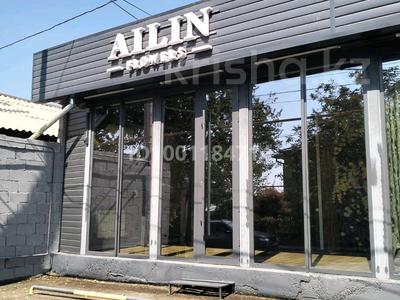 Свободное назначение, офисы, магазины и бутики, медцентры и аптеки, образование, развлечения, конференц-залы, кабинеты и рабочие места, студии · 50 м² за 340 000 〒 в Шымкенте, Аль-Фарабийский р-н