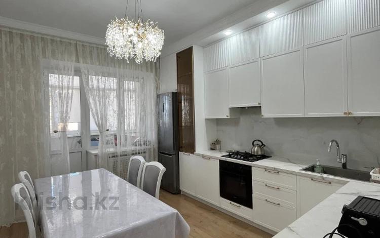3-комнатная квартира · 107.2 м² · 8/10 этаж, мкр. Алтын орда, Алии Молдагуловой за 55 млн ₸ в Актобе — фото 2