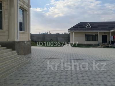 Отдельный дом · 10 комнат · 700 м², Кызыл кайнар 68 за 2.5 млн 〒 в Таразе