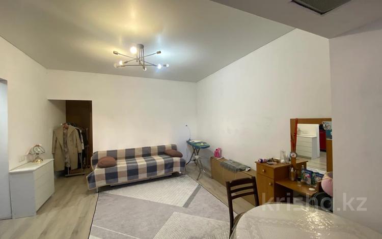 1-комнатная квартира · 40.8 м² · 1/4 этаж, мкр Городской Аэропорт, Алтын-Арка за 6.5 млн ₸ в Караганде, Казыбек би р-н — фото 2