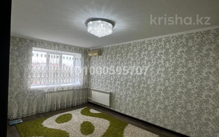 2-бөлмелі пәтер · 75 м² · 5/5 қабат, Алтын орда ш/а. 20в — Садик,школа,Дина, остановка, мини маркет, парк, бағасы: 28.2 млн ₸ в Актобе, мкр. Алтын орда — фото 2