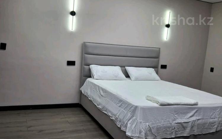 1-бөлмелі пәтер · 30 м² · 2/5 қабат, Есенова 17а, бағасы: 3 000 ₸ в  — фото 2