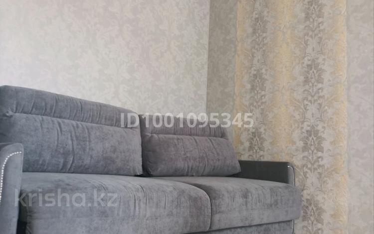3-комнатная квартира · 65 м² · 3/5 этаж, 4 мкр 4 за 25 000 ₸ в Аксае — фото 2