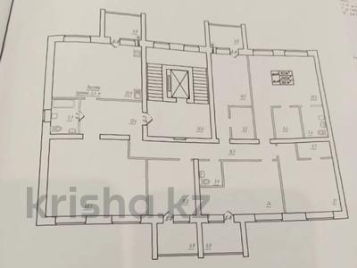 6-комнатная квартира, 262 м², 4/5 этаж, мкр. Алтын орда, Алии Молдагуловой за 74 млн 〒 в Актобе, мкр. Алтын орда