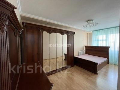 3-комнатная квартира, 82 м², 5/9 этаж помесячно, Сатпаева 48д за 250 000 〒 в Атырау