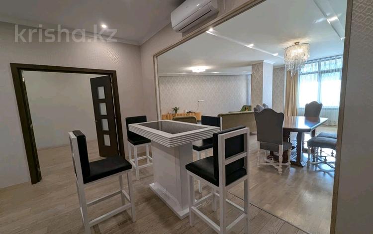 3-комнатная квартира · 250 м² · 5/8 этаж, Омарова 35/1 за 175 млн ₸ в Алматы, Медеуский р-н — фото 2