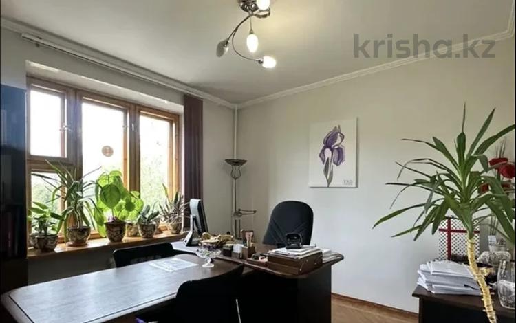 3-комнатная квартира · 80 м² · 2 этаж, ул. Курмангазы 43 за 75 млн ₸ в Алматы, Алмалинский р-н — фото 2