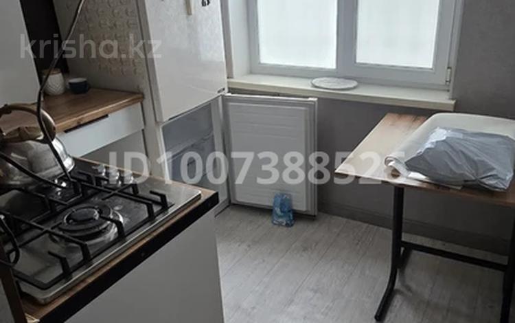 2-бөлмелі пәтер · 44 м² · 2/5 қабат, Қарасу ш/а. 10 — Где односторонка, бағасы: 12 млн ₸ в Таразе, мкр Карасу — фото 2
