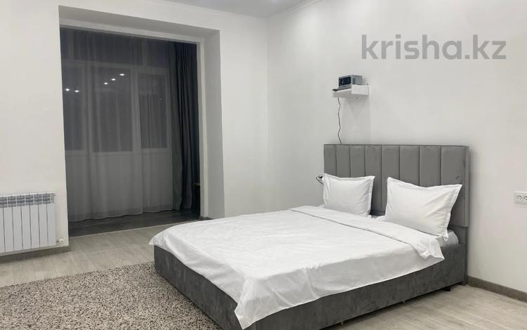 1-комнатная квартира · 50 м² · 1/5 этаж, Сокол 68 за 16 000 〒 в Уральске — фото 14