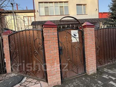 Отдельный дом · 3 комнаты · 220 м² · 3 сот., мкр Омега, Мкр самал за 40 млн ₸ в Уральске