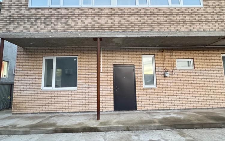 4-комнатная квартира · 136.3 м² · 2/2 этаж, Скоробогатова 108 за 26 млн ₸ в Уральске — фото 2