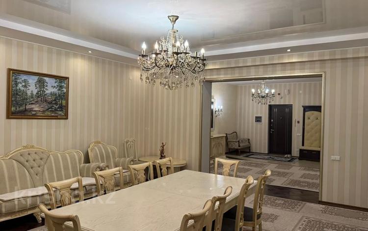 4-комнатная квартира · 240 м² · 18/18 этаж, Туркестан 2 за 800 000 ₸ в Астане, Есильский р-н — фото 2